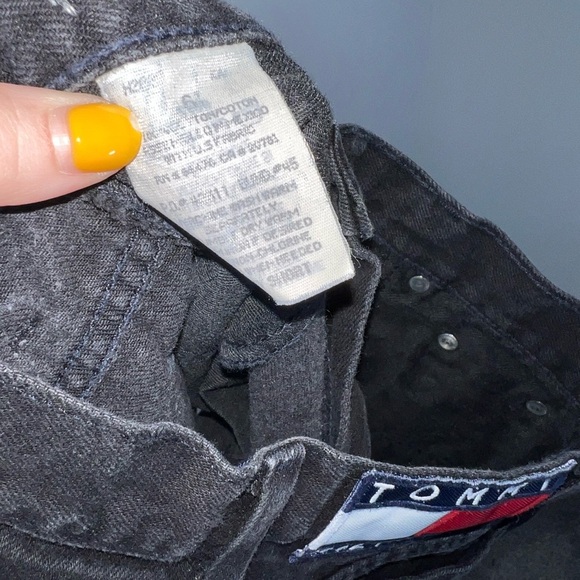 Tommy Hilfiger Vintage Women's Black Denim Shorts - Picture 11 of 12